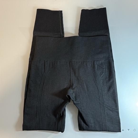 Lululemon Athletica charcoal cropped ribbed leggings size 2 - Picture 4 of 10